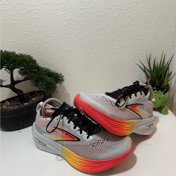 Brooks White and Red Gradient Running Shoes - Picture 1 of 5